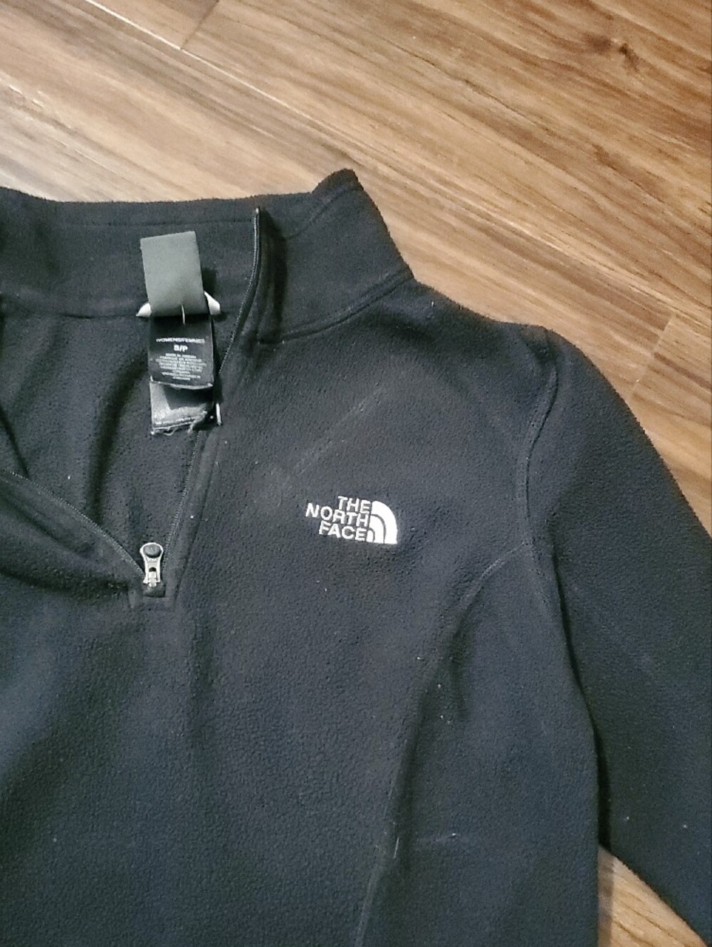 The North Face Women’s Black Half-Zip Fleece Pullover - Picture 4 of 8